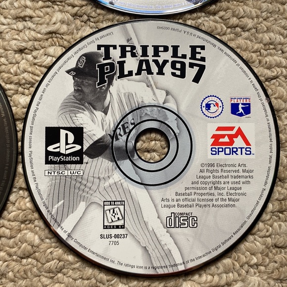 PlayStation 1 game bundle - Picture 3 of 5